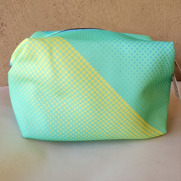 Clinique Green and Yellow Cosmetic Bag - Picture 3 of 6